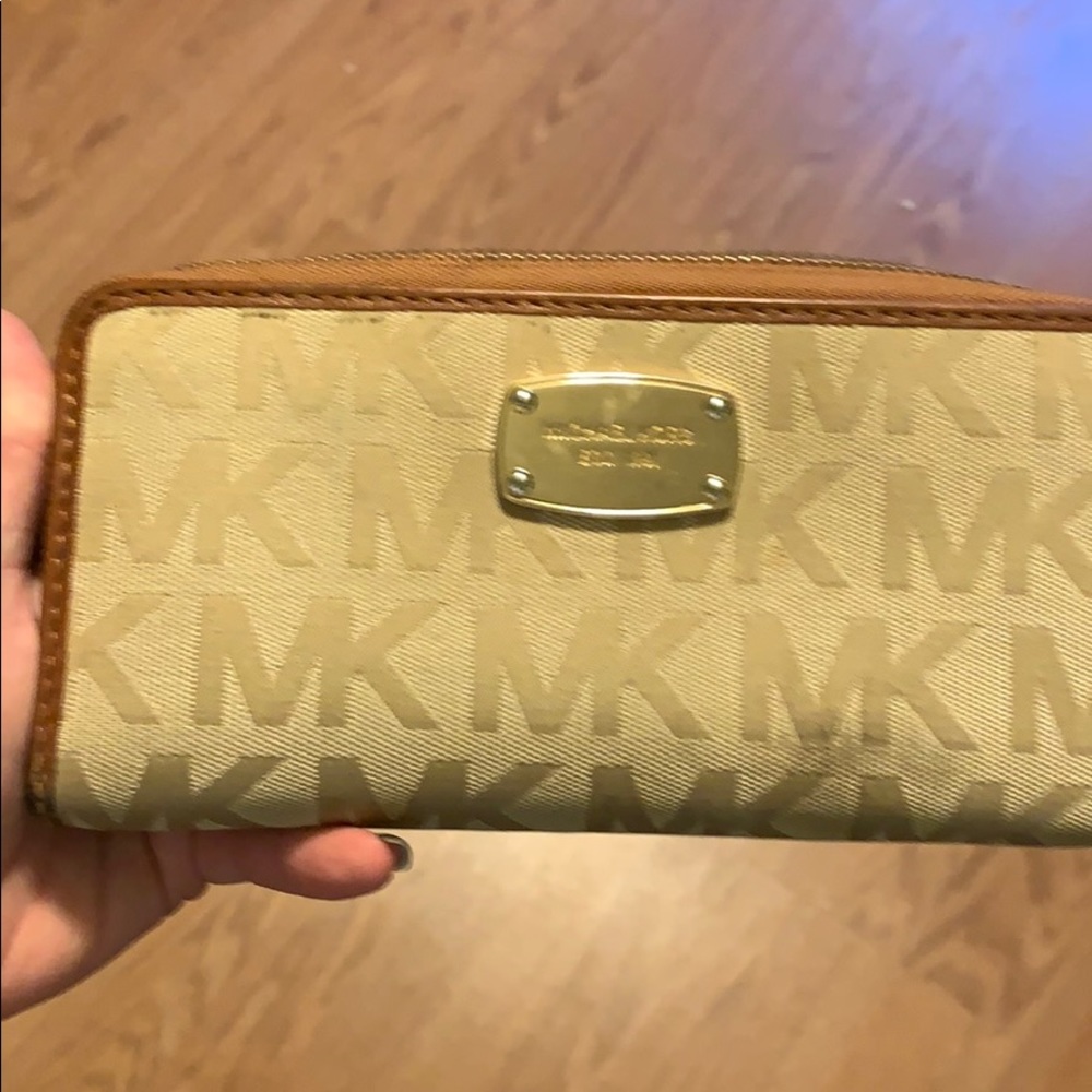 Michael kors wallet